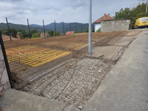 Armatura postavljena za betonsku ploču
