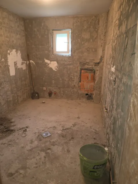 Kupatilo pripremljeno za nove instalacije